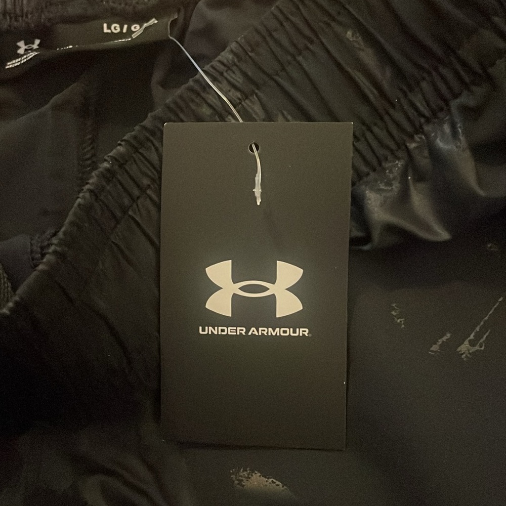New Under Armour Black Woven Emboss Shorts Men’s Size L - Picture 4 of 16